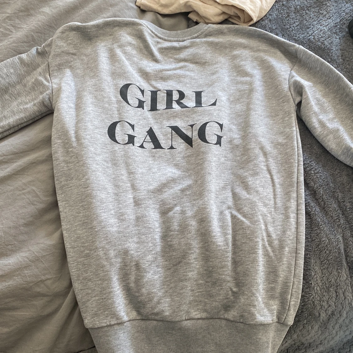 grå sweatshirt  - 90