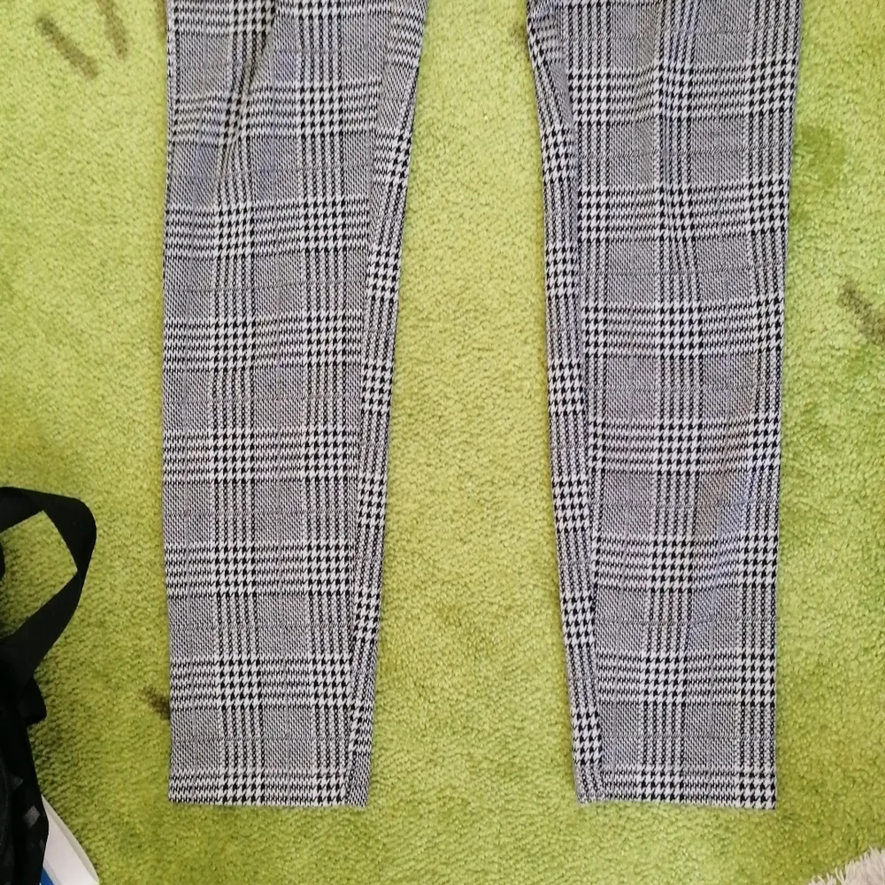 Doesn't fit me. Barely used. It's stretchy. 32 cm waist. Hips 39 cm and 94 cm long . Jeans & Byxor.