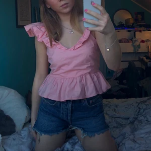 Rosa topp - Säljer denna URSNYGGA rosa toppen med öppen. Den är verkligen så fin. Aldrig använd❤️