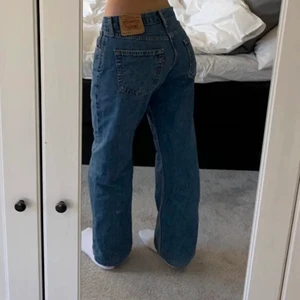 Vintage Levis 501 - Säljer mina vintage levisjeans, 501or, då de inte kommer till användning! Skick 10/10, storleken passar S  ❌bud på 540 + frakt❌ 