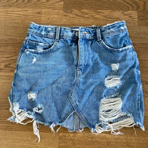 Jeanskjol - Jeanskjol från Zara i storlek XS.💕