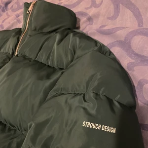 William strouch, the north face - Säljer min alldeles nya William strouch pga storleken. Haft mindre än månad, Annars vilken jacka asså 🤯 absolut sjukt!!!! 