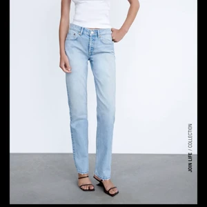 Zara midrise jeans - Säljer nu mina fina midrise jeans från zara som e helt slutsåld på hemsidan, sparsamt använda, är 165cm ⚡️ 300kr + 66kr frakt, pris går att diskutera vid snabb affär
