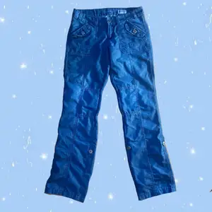 Ett par fina blåa byxor som inte kommer till användning! Pris kan diskuteras. Köpare står för frakt <3 kan ev mötas upp i Stockholm 