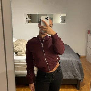 Bomberjacka  - Vinröd bomberjacka 🤍