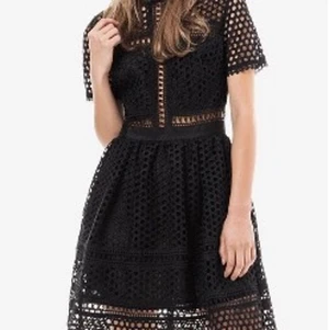 By malina klänning stl L - Superfin klänning från Malina stl L svart