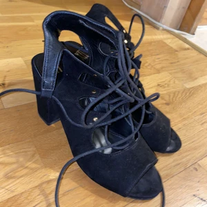 Sommarskor sandaletter  - Skor i strl 37, knappt använda. Fraktas ej.