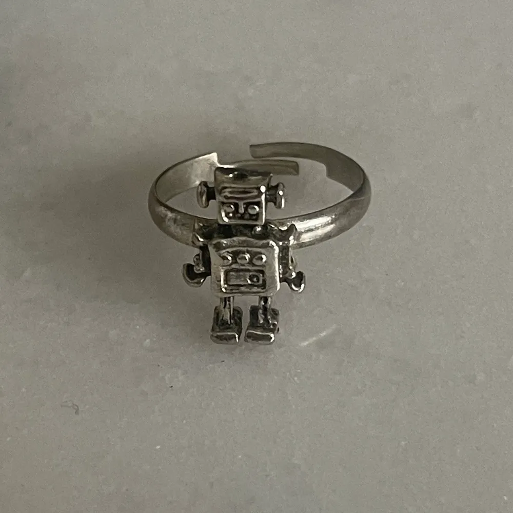 Robotring. Fint skick. Köpt från ett uf-företag och går inte få tag på längre. 💘. Accessoarer.