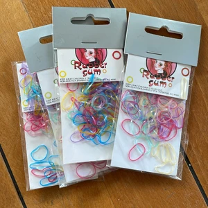 Gummiband 4st paket  - Minigummiband. 4st paket. Står att det är mellan 80-90st i varje paket. 