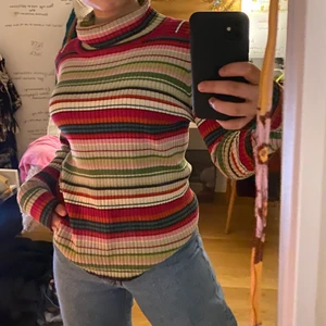 Ribbad polo :) - Ribbad polo från en secondhand-butik! Fint skick, säljer billigt🎀🎀