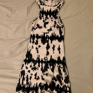 Jumpsuit  - Jumpsuit ifrån zara, knappt användt max 2-3 gånger. 