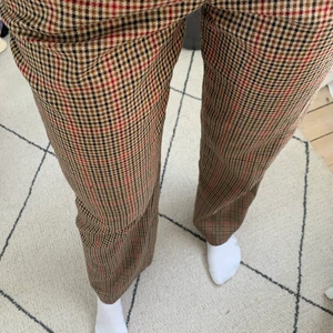 Kostymbyxor - Säljer de perfekta kostymbyxorna! Från Brandy Melville justerbara i midjan så skulle säga att de passar s-xxs 🥰