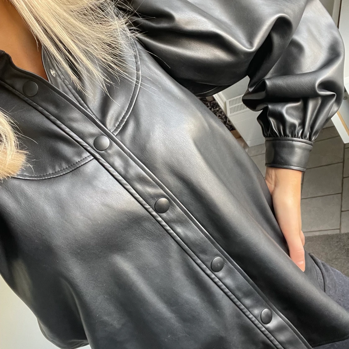 Fest topp i skinn strl S - 90