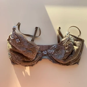 Vintage bh - Snygg vintage bh från hm i storlek 75c. Passar dock mig med 75b bra. Säljer då jag inte använder längre