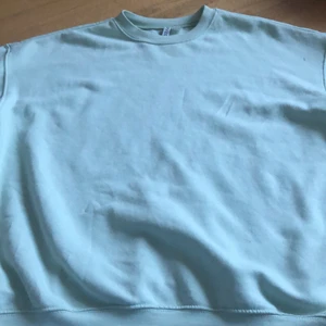 Mint grön tröja - En ganska ny tröja som inte gått till användning 