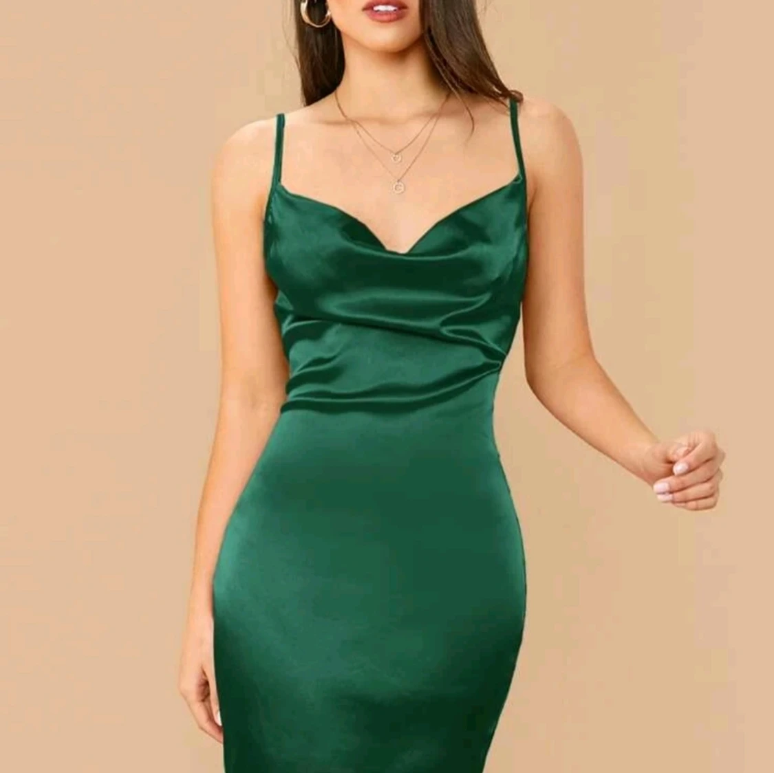 Oanvänd satin dress  - 90