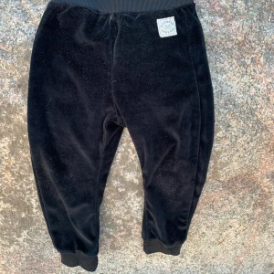 Velourbyxor strl 92 - Svart velour, fint skick