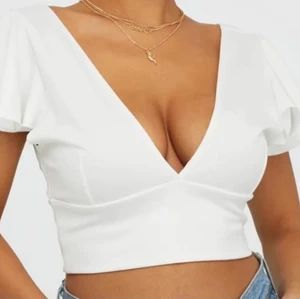 Topp från nly by nly oanvänd strl xl - Oanvänd topp köpt på Nelly, storlek xl. Köpt för 249kr