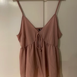 Sött rosa aktigt linne från Shein - Rosa aktigt linne från Shein. Oanvänt. Storlek 1XL. 