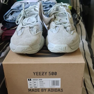 Yeezy 500-salt - Säljer yeezy 500-salt dswt us11 pris 2500