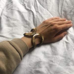 Fint guldigt armband 🏆