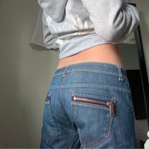 Guess vintage y2k jeans - Skit snygga jeans från guess långa i benen! Passar xs/S!🥰