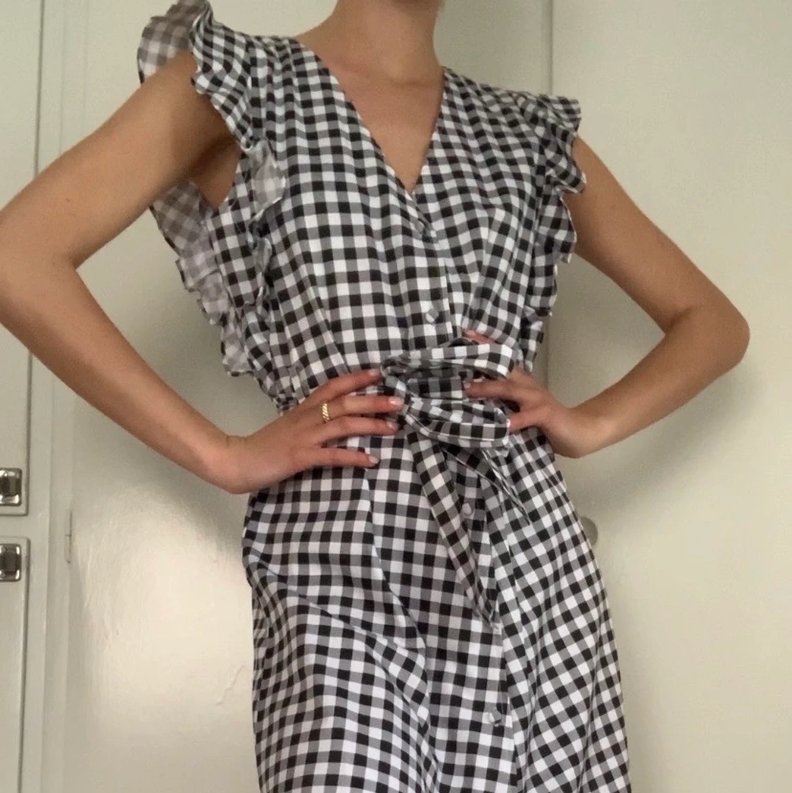 Lång rutig klänning från NA-KD