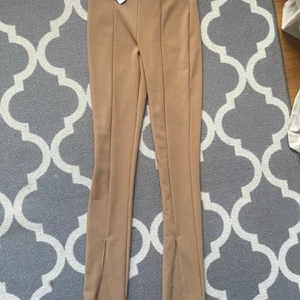 Oanvända kostymbyxor  - Så sköna kostymbyxor som jag köpte i fel storken. 