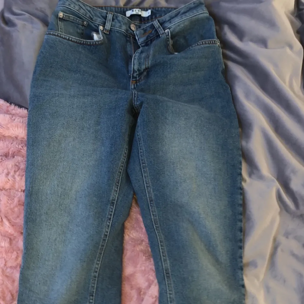 ett par för stora mom jeans för mig just nu då jag har blivit lite mindre, men väldigt fina när de passade mig!!!. Jeans & Byxor.