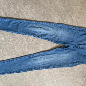 H&M jeans byxor storlek 36 - jeans blå