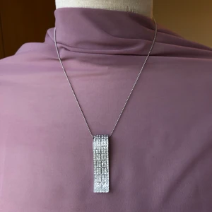 Halsband - Har ni sett nåt mer elegant?! 😳 Storrensar mina smycken, kolla in i profilen och hitta sjukt snygga & trendiga smycken, ALLT läggs ut för 30kr så fyndaaa! 