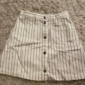 Kjol - Så fin men kommer inte till användning 😢❤️