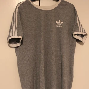 Adidas - Stor t-shirt snygg