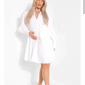 Klänning  - Klänning ifrån BOOHOO storlek s. Aldrig använt den prislapp kvar 