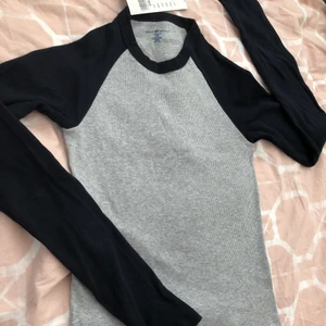 Långärmad tröja, ( Bella top) - Säljer nu denna super snygga tröja från brandy🤩 jag har aldrig använt och den har fortfarande lappen på💕 kontakta mig vid intressen eller frågor// Clara✨