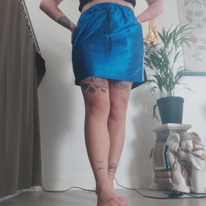 Sportig kjol 💙 - En sportig kjol från märket the ragged priest. Aldrig använd, storlek S. Säljes för 250 inklusive frakt 🦋