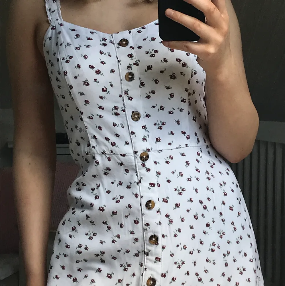 Fin sommarklänning från Hollister i strl XS. Pris 70kr +frakt💕. Klänningar.