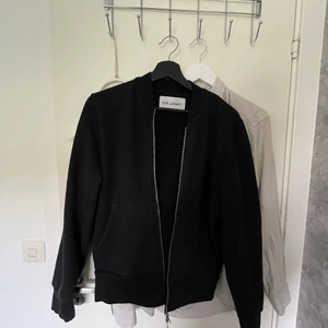 Our legacy zip tröja - Använd ca 3 gånger, storlek 44 (S). Möts i Stockholm men kan även frakta:)
