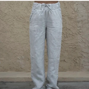 ADSGN BEIGA - Säljer Alice linnebyxor beiga i storlek xs! Helt oanvända och slutsålda. Köp direkt för 1000kr🥰