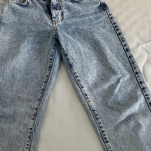 Ginatricot byxor  - Jag säljer mina ginatricot byxor på grund av att dom är för små. Dom har används max 5 gånger och jag köpte dom för 500kr för cirka 2 månader sedan. Jag säljer dom för 200 inklusive frakt.