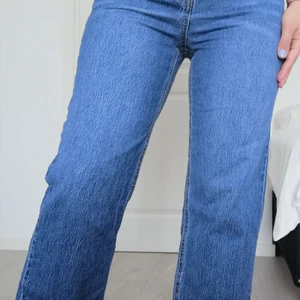 H&M denim - H&M jeans. Wide fit,high rise. Never worn just washed. Cotton and elastin. Ankle lenght for me (1m and 70). Size 38.