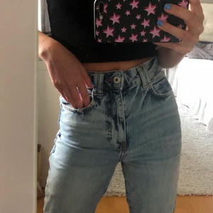 Jeans - Blåa raka jeans, sparsamt använda💓
