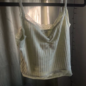 Linne - Säljer två linnen (båda från new yorker) i grön och vit. 1 för 30, 2 för 50.