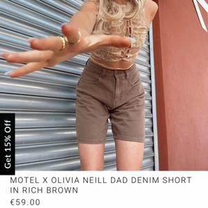 Olivia Neill x motel rocks shorts - Säljer dessa PERFEKTA shorts från olivia neills kollektion med motel rocks! Älskar dessa men tyvärr var de för stora för mig så har endast testat dem :( sitter som en vanlig M! nypris runt 600