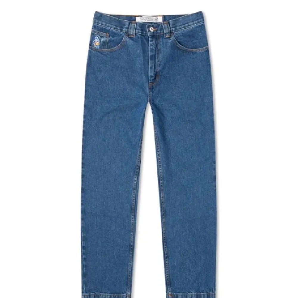 Skit snygga polar skate co jeans från junkyard!🌹 dom är använda ett fåtal gånger men är i bra skick! (nästan som helt nya) nypris : 1199kr!   Kontakta för fler frågor :). Jeans & Byxor.