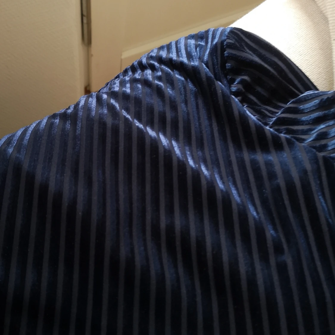 Mörkblå Sammetsklänning strl S - 1