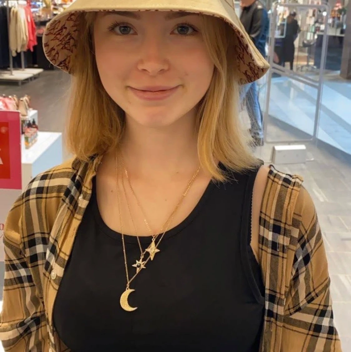 Långt tredelat halsband