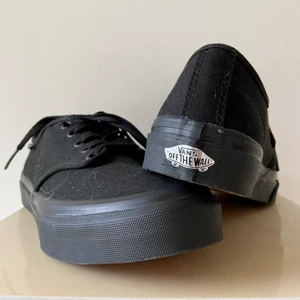 Helt onvända vans 36 - Säljer ett par helt oanvända vans i storlek 36🖤