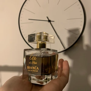 ”Lei” by Bianca ingrosso - Cirka 95% av parfymen finns kvar i flaskan, själva flaskan är som ny.