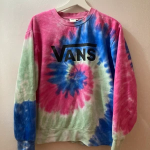 Vans Sweatshirt - Skitfet sweatshirt från Vans!! Lite oversize i strl M